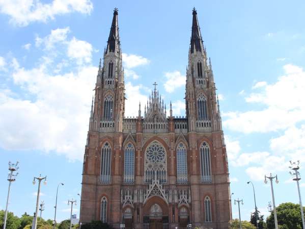 Una joven turista mostró uno de los grandes secretos que esconde la Catedral de La Plata: "Seguro no sabias…"
