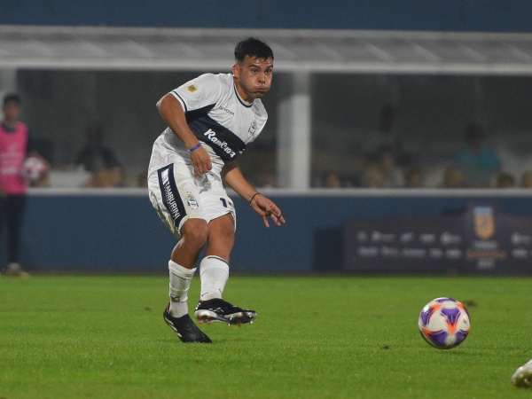 Intentó volver a Gimnasia pero la dirigencia lo descartó y ahora se reencontrará con un técnico que lo marcó
