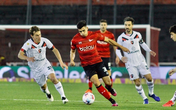 En una noche llena de goles, Estudiantes perdi&oacute; 4 a 2 ante Newell's