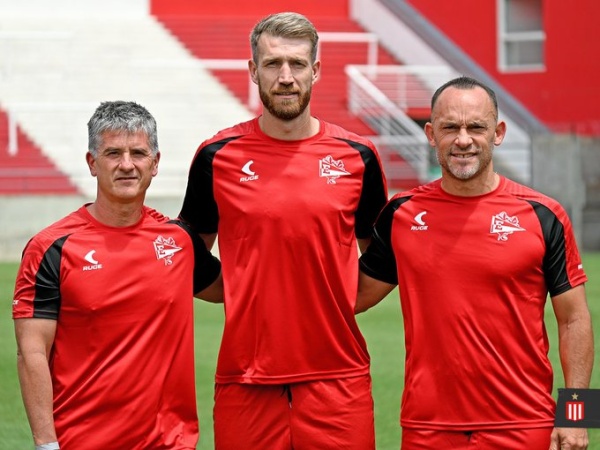 Estudiantes oficializó al nuevo entrenador de reserva que tendrá un llamativo cuerpo técnico