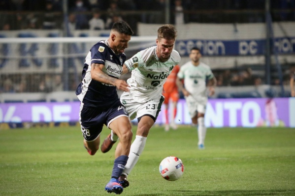 Gimnasia perdió 3-1 con Sarmiento y complicó sus chances de clasificación