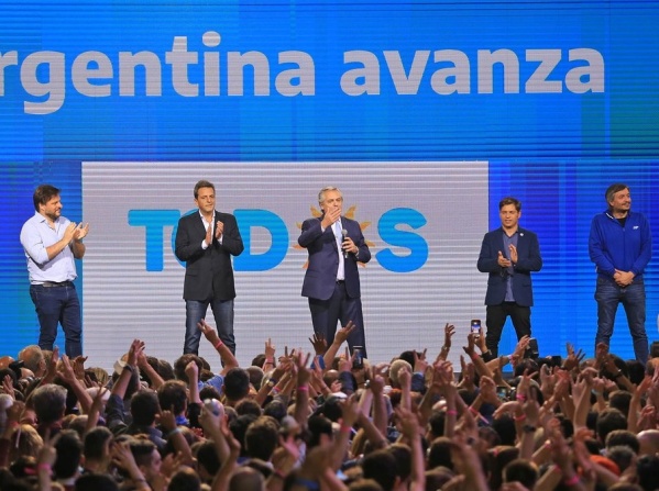 Alberto Fernández: "Nos estamos poniendo de pie, hoy queremos mirar para adelante"