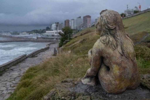 Mar del plata: Buscan al artista que instaló una escultura anónima frente a la costa