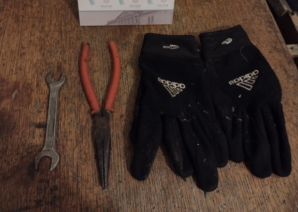 Quisieron robar en una casa de City Bell, les sali&oacute; todo mal y los atraparon con marihuana, guantes y pinzas