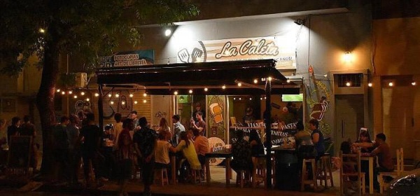 Un bar de La Plata pincharrata y solidario busca juntar donaciones durante el fin de semana