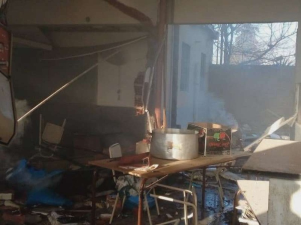 Explotó una estufa en una escuela de Moreno y murieron dos personas