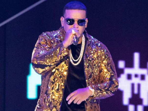Se hizo pasar por Daddy Yankee y rob&oacute; millones de dolares en joyas