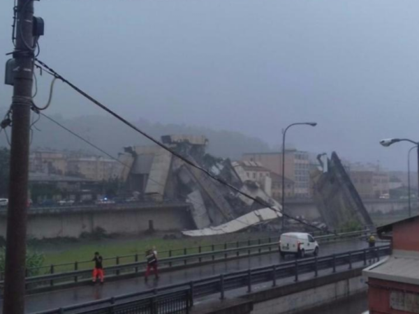 Tragedia en Italia: Se derrumbó un puente de 90 metros de altura en Génova