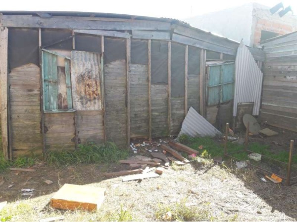 Desesperación: Una casilla de La Plata &quot;se viene abajo&quot; y la familia pide ayuda