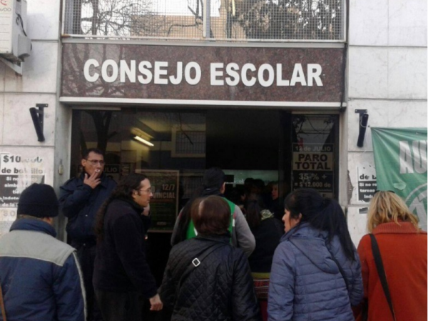 Advierten que desplazaron de manera &quot;arbitraria&quot; a un empleado del Consejo Escolar de La Plata 