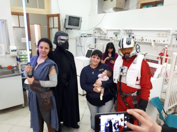 Personajes de Star Wars donaron juguetes en el Hospital de Niños de La Plata