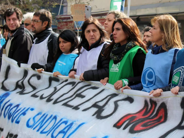 Docentes realizarán un &quot;abrazo a la educación pública&quot; en La Plata