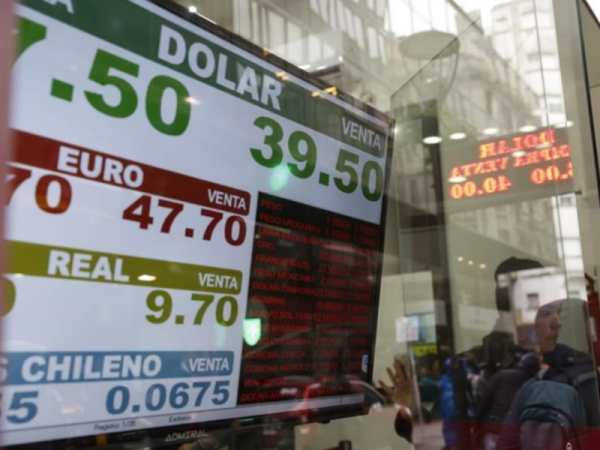 El dólar abrió estable y el Banco Central hará otra megasubasta