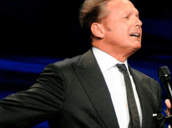 Luis Miguel llor&oacute; sobre el escenario