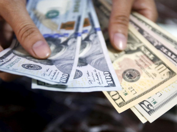 Con el dólar en baja, Caputo afirmó que seguirán usando reservas para desinflarlo
