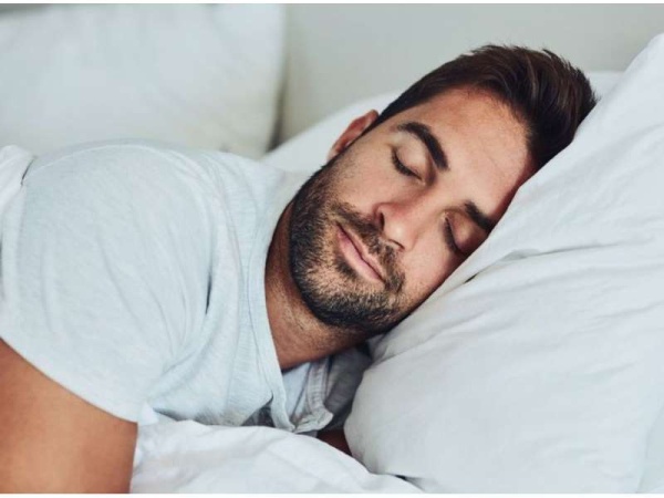 Expertos aconsejan dormir sobre el lado izquierdo