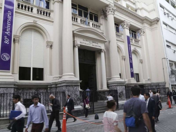 El Banco Central salió a vender dólares para evitar una nueva escalada