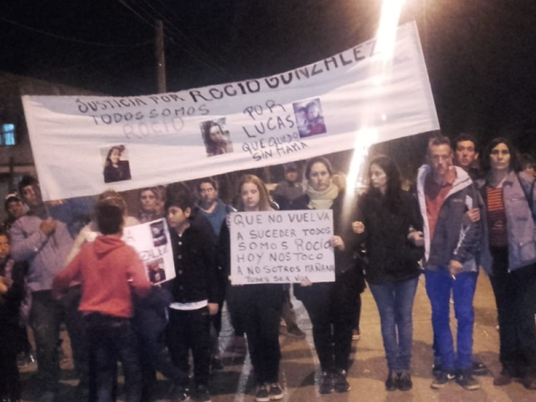 &quot;Todos podemos ser Rocío&quot;: emotiva marcha por justicia en Melchor Romero