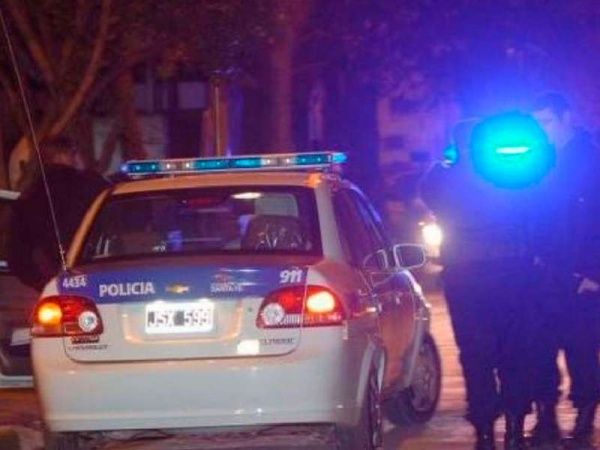 Dormía en su casa y lo despertaron con un culatazo en la cabeza