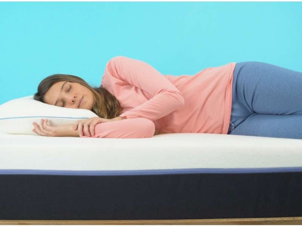 ¿Es bueno dormir con almohada?