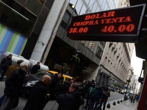 El dólar abrió con tendencia alcista tras los nuevos anuncios