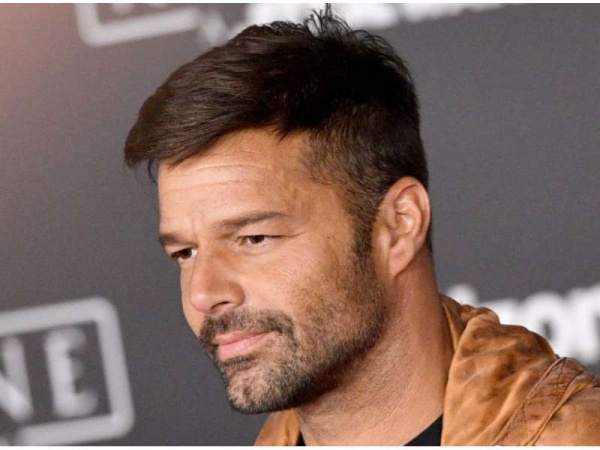 Ricky Martin vende camisetas pintadas por su hijos