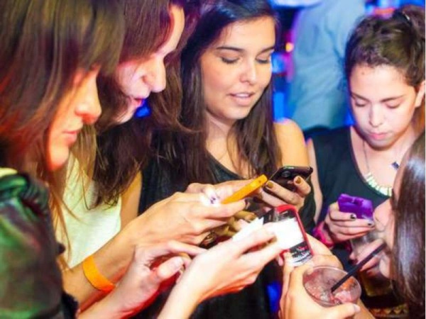 Los adolescentes prefieren Whatsapp antes que hablar cara a cara