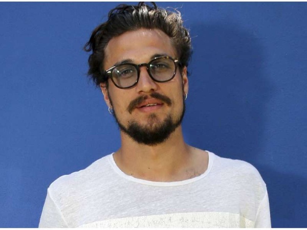 Imprudente: Daniel Osvaldo maneja con su hijo a upa