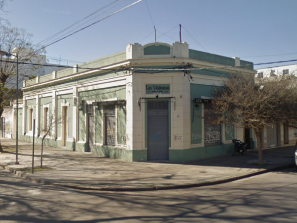 Pánico en 17 y 63: con una picana, robaron en una cervecería con clientes