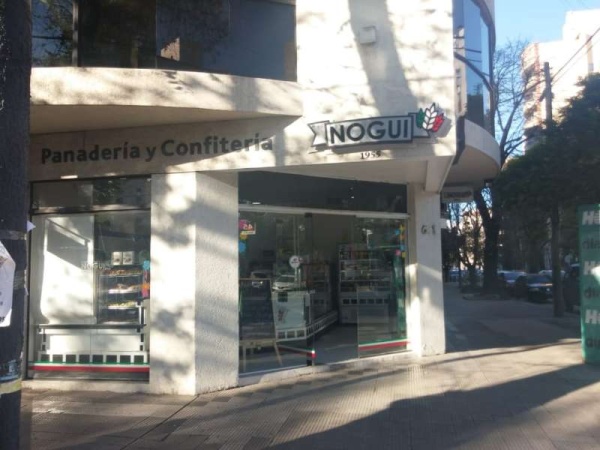 Forzaron la cerradura y se llevaron dos televisores de una panadería de Plaza Paso