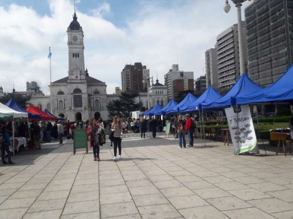 Productores frutihortícolas venderán mercadería en Plaza Moreno