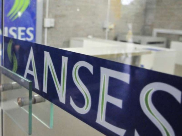 El gobierno anunció el pago de un bono navideño que no incluye a los jubilados 