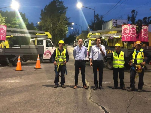 Julio Garro anunció que colocarán 14 mil luminarias led en La Plata