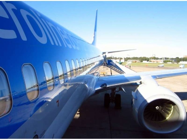 Hay 10 empleados de Aerolíneas Argentinas ivestigados por presunto cobro de sobresueldos