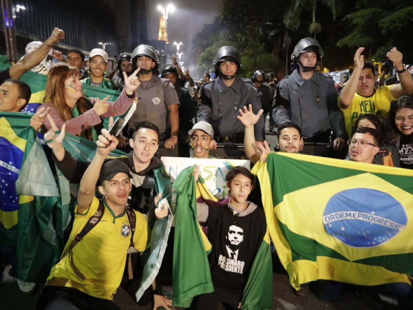 Incertidumbre y desconfianza en el gobierno tras el triunfo de Bolsonaro