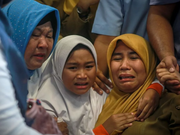 Un avión con 188 pasajeros se cayó al mar en Indonesia