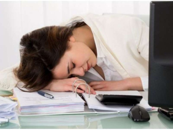 Expertos aconsejan dormir 20 minutos en el trabajo 