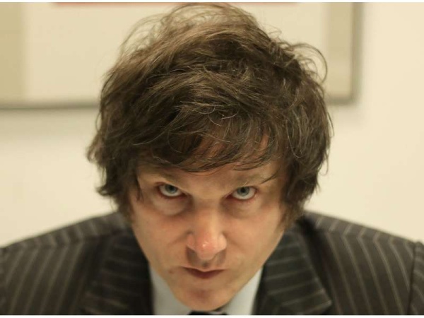 ¡Javier Milei llega al teatro!