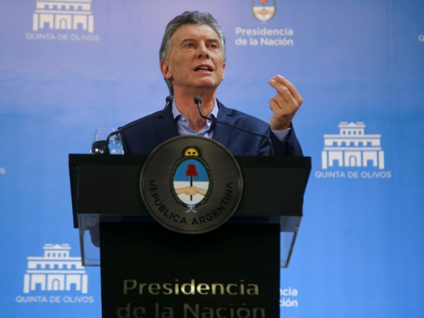 Macri firmó el decreto que oficializa el bono de 5.000 pesos