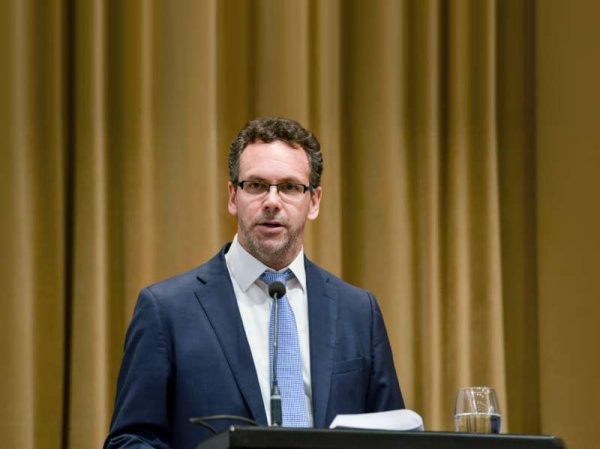 Volvió a bajar la tasa de interés y cerró al 65.7%