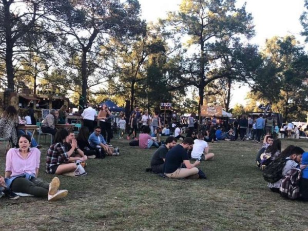 Robaron una alfombra de tres metros durante un festival gastronómico de La Plata