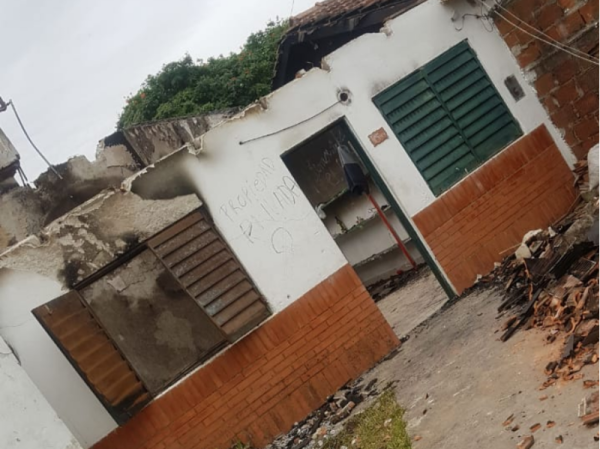 Piden un techo tras un incendio letal en Barrio Jardín