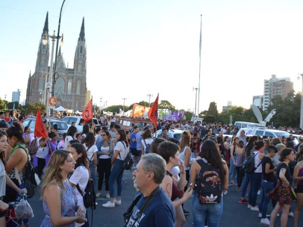 Habrá una movilización en Plaza Moreno por el femicidio de Lucía Pérez
