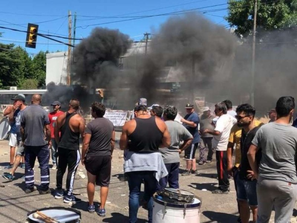 Protestas en Ensenada por despidos de trabajadores en Copetro