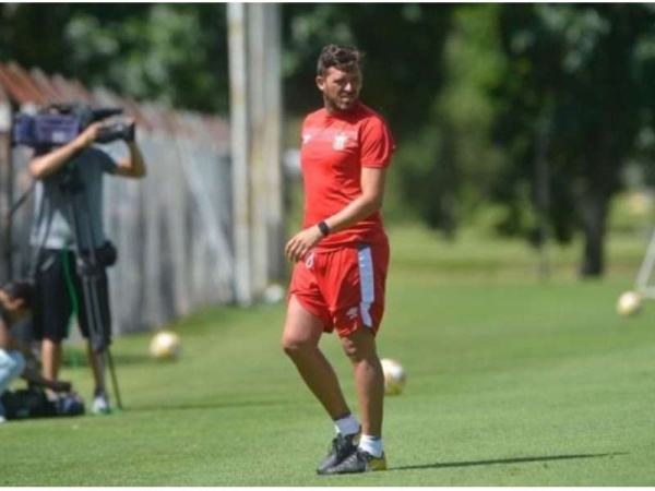 Estudiantes qued&oacute; concentrado con 19 jugadores y equipo definido