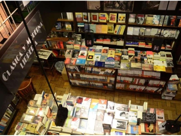 Tras 80 a&ntilde;os cerr&oacute; la emblem&aacute;tica librer&iacute;a Cl&aacute;sica & Moderna
