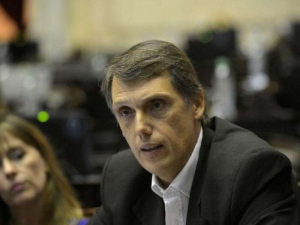 Pablo Kosiner: &quot;ustedes prometieron calidad institucional, no abusar de los DNU&quot;