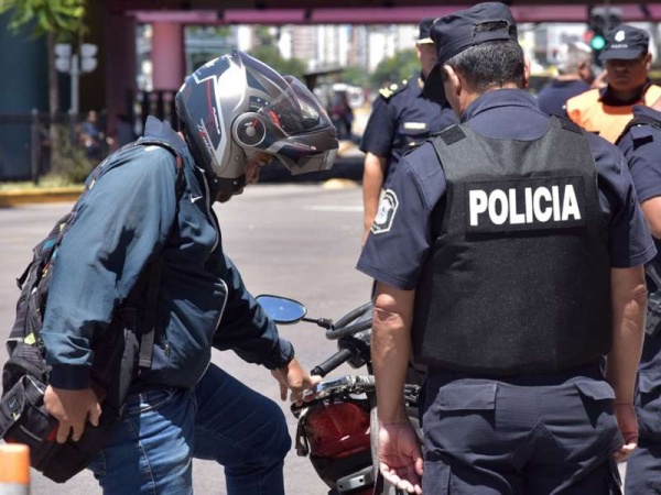 Avanza la polémica ley &quot;anti-motochorro&quot; en la Provincia