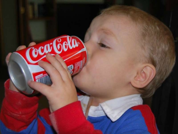 No le des bebidas azucaradas a tus hijos