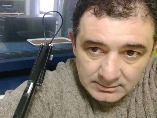 Fabricio "Gacetilla" Moschettoni, el periodista platense low cost que s&oacute;lo cobra por "operar"